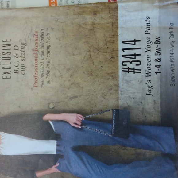 Silhouette Patterns Woven Yoga Pants. - Picture 3 of 13